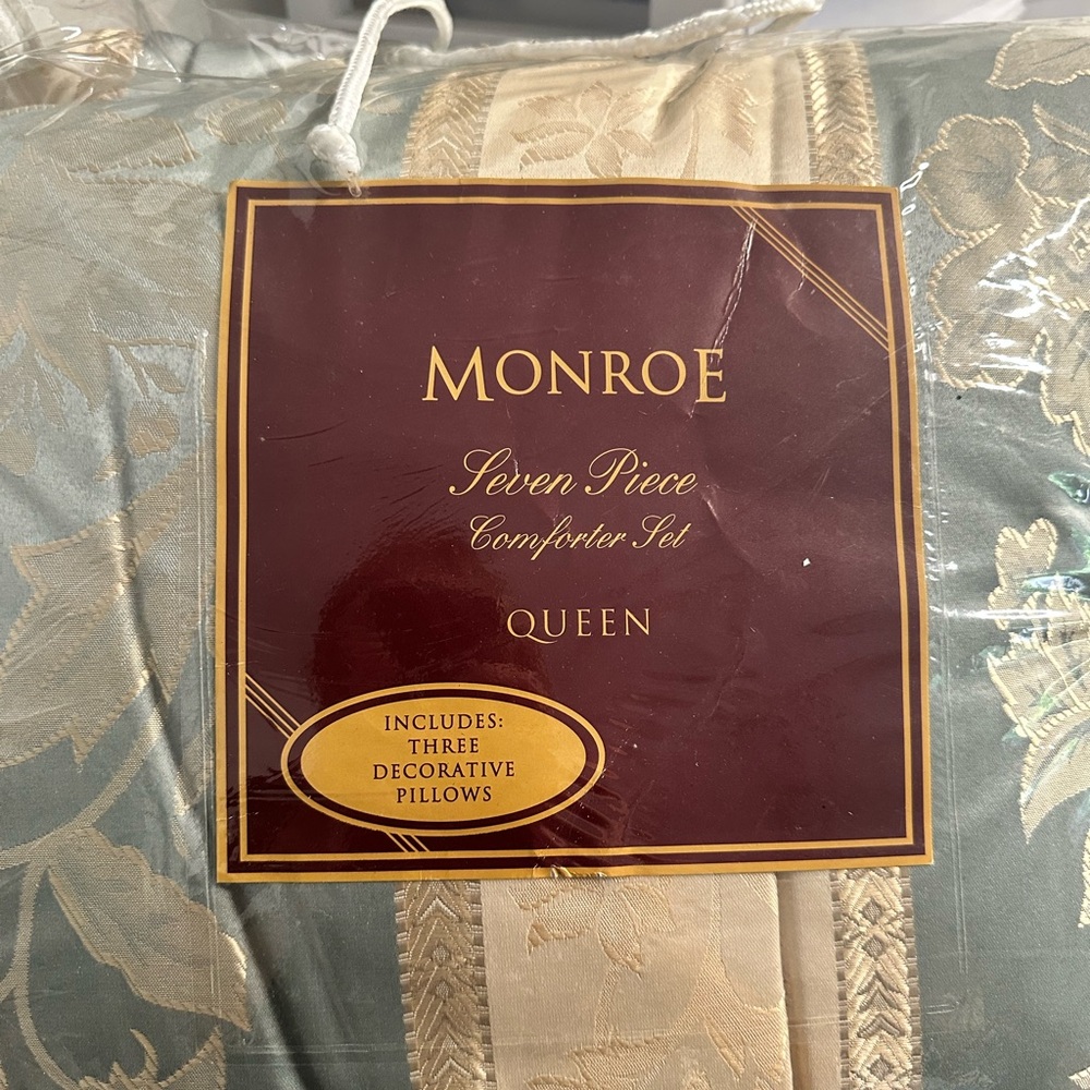 Monroe Seven piece comforter set